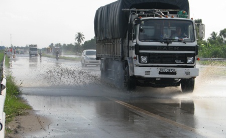 Một tuyến đường có hàng chục “điểm đen” tai nạn - 1