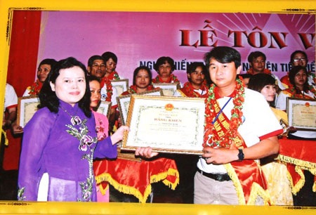 Đôi vợ chồng trẻ 30 lần hiến máu cứu người - 2 Đôi vợ chồng trẻ 30 lần hiến máu cứu người - 2