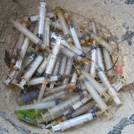 Người đàn bà nhặt… ống tiêm! - 3