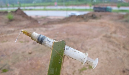 Người đàn bà nhặt… ống tiêm! - 4