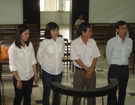 Phó giám đốc, kế toán trưởng, thủ kho cùng lĩnh án tù - 1