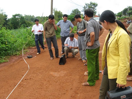 Một học sinh giết người dã man trước cổng UBND huyện  - 1