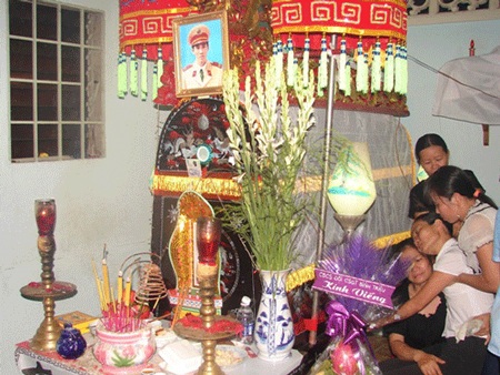 Tiễn đưa CSGT hy sinh về cõi vĩnh hằng - 4 Tiễn đưa CSGT hy sinh về cõi vĩnh hằng - 4