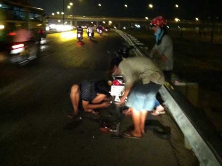 Dựng lại hiện trường vụ tử nạn nghi do “đinh tặc” - 5 Dựng lại hiện trường vụ tử nạn nghi do “đinh tặc” - 5