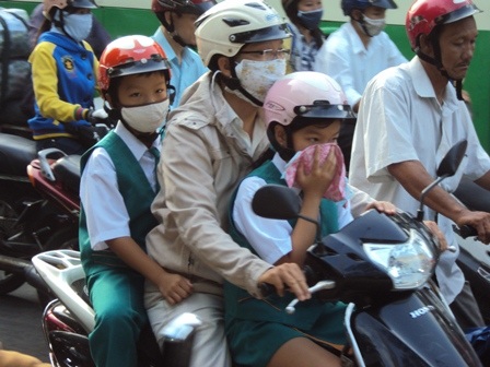 Đường phố kẹt cứng ngày tựu trường  - 3