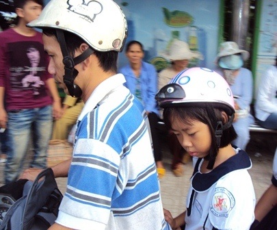 Đường phố kẹt cứng ngày tựu trường  - 5