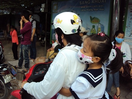 Đường phố kẹt cứng ngày tựu trường  - 6