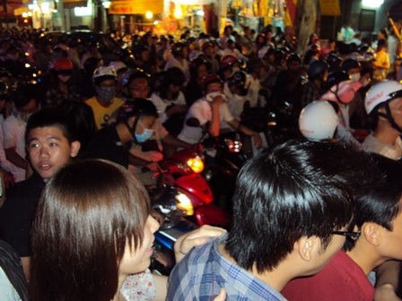 Chị Hằng, chú Cuội “đi vắng” trong đêm Trung thu - 3 Chị Hằng, chú Cuội “đi vắng” trong đêm Trung thu - 3