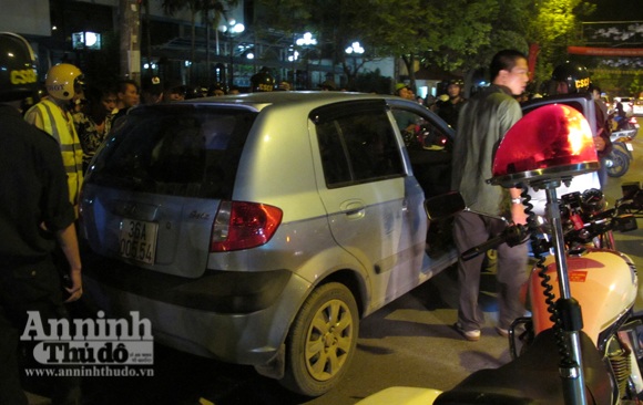 Taxi Thanh Hóa đại náo đường phố Hà Nội - 1