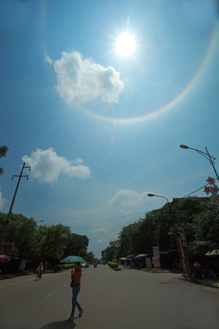Quầng mặt trời rực rỡ sau những ngày mưa - 2 Quầng mặt trời rực rỡ sau những ngày mưa - 2
