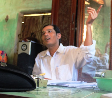 Dân kéo lên núi phản đối công ty khai thác vàng - 4 Dân kéo lên núi phản đối công ty khai thác vàng - 4