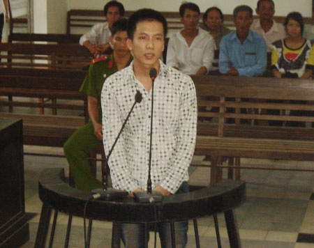 Chở bé 12 tuổi vào nhà nghỉ làm “chuyện người lớn” - 1 Chở bé 12 tuổi vào nhà nghỉ làm “chuyện người lớn” - 1