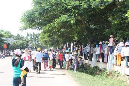 Hàng ngàn người dự phiên xử kẻ giết người không ghê tay - 4