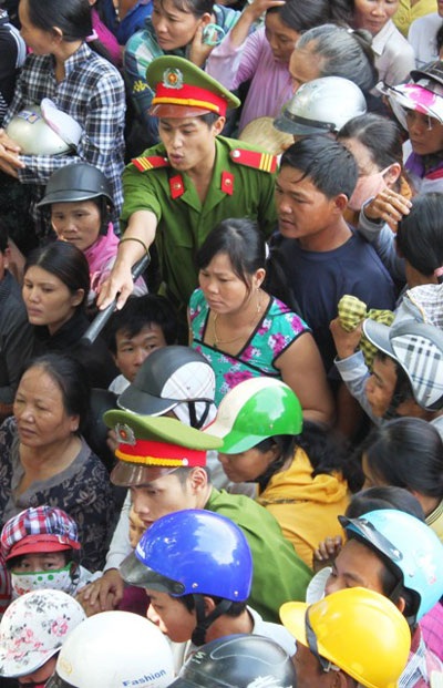 Hàng ngàn người dự phiên xử kẻ giết người không ghê tay - 6