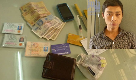 Cướp taxi bằng bơm kim tiêm dính máu lợn  - 1