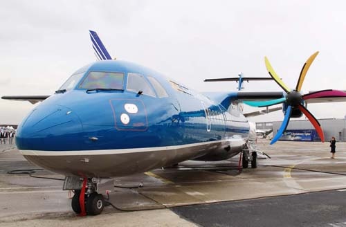 Suýt chết thảm vì chạy cắt mặt máy bay VNA - 1