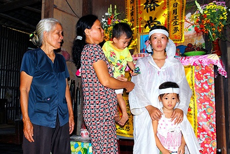 Liệt sĩ hộ đê  - 2