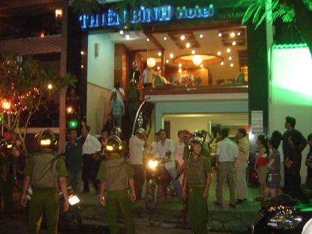 Hơn 100 chiến sĩ vây bắt, triệt phá đường dây ma túy lớn - 1