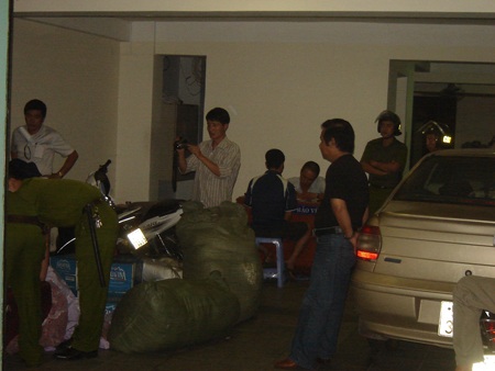 Hơn 100 chiến sĩ vây bắt, triệt phá đường dây ma túy lớn - 2