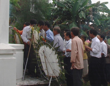 Rơi lệ tưởng nhớ 180 dân thường bị thảm sát cách đây 45 năm - 2