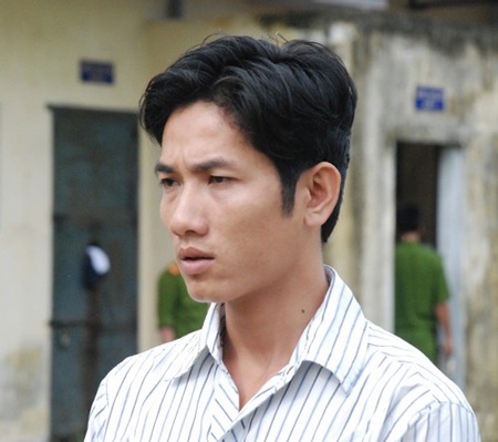 Bắt đối tượng vi phạm giao thông, phát hiện kẻ trộm vàng - 1