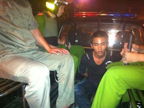 Tắc đường vì xem bắt cướp - 2