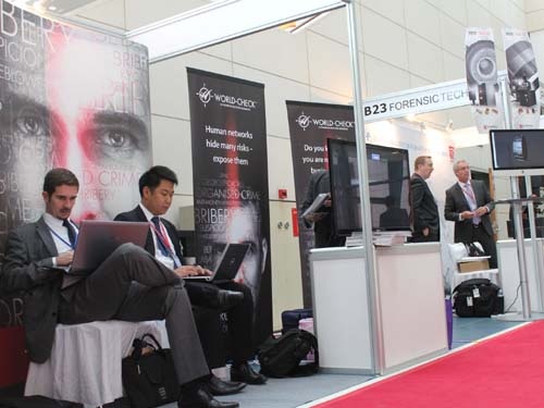 Bắt được kẻ “chặt chém” khách quốc tế dự Interpol - 1