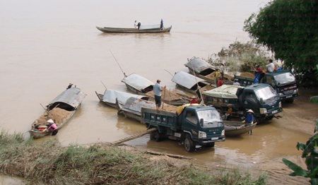 Lũ về lại lo… “cát tặc” - 6