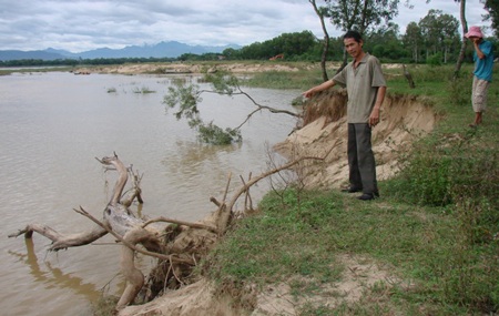 Lũ về lại lo… “cát tặc” - 3