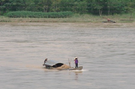 Lũ về lại lo… “cát tặc” - 4
