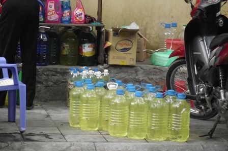 Nước rửa chén đóng can, dùng xong là đi tong! - 2 Nước rửa chén đóng can, dùng xong là đi tong! - 2