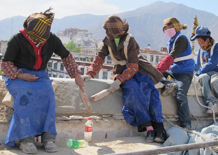 Tây Tạng, giọt nước mắt giữa lưng trời tuyết trắng…  - 2