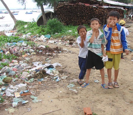 Gần 200 học sinh đeo khẩu trang trong lớp học - 2 Gần 200 học sinh đeo khẩu trang trong lớp học - 2