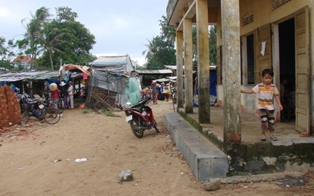 Gần 200 học sinh đeo khẩu trang trong lớp học - 3 Gần 200 học sinh đeo khẩu trang trong lớp học - 3