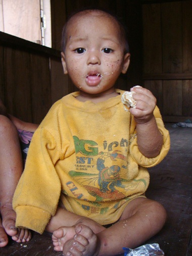 Trở lại vùng đất hủ tục chôn con... theo mẹ - 1 Trở lại vùng đất hủ tục chôn con... theo mẹ - 1