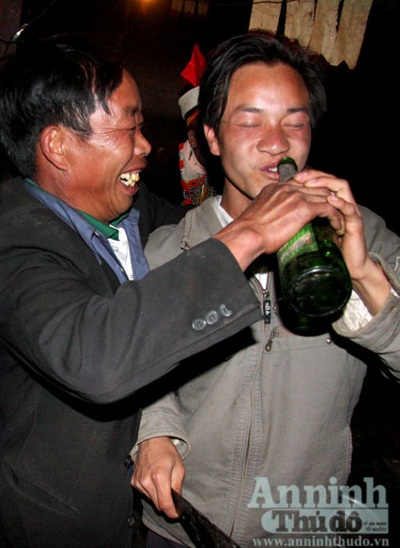 Lạ lùng chuyện cả bản khua chiêng, gõ trống đi... ăn trộm ngày Tết  - 4