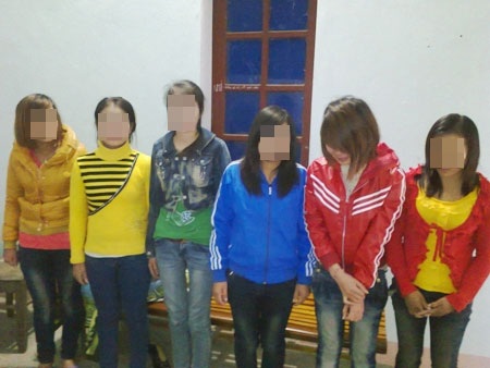 Đột kích “động Voi”, bắt giữ 12 chủ chứa và gái bán dâm - 2