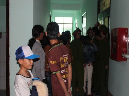Lại căng thẳng tại phiên xử vụ đào phá 21 ngôi mộ - 3