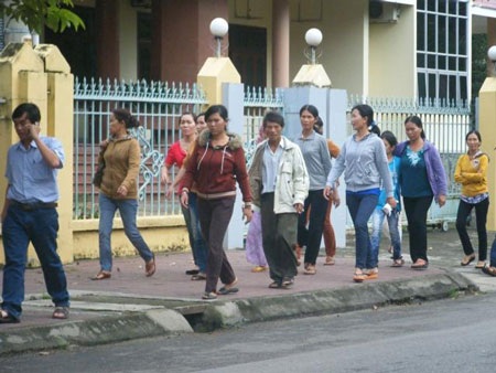 Lại căng thẳng tại phiên xử vụ đào phá 21 ngôi mộ - 4