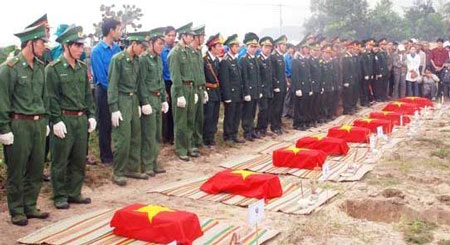 Truy điệu 11 liệt sĩ trong hố chôn tập thể - 1 Truy điệu 11 liệt sĩ trong hố chôn tập thể - 1