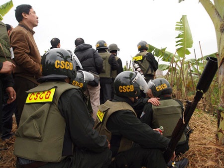 Nổ mìn, xả súng trong buổi cưỡng chế, 6 chiến sĩ trọng thương - 4 Nổ mìn, xả súng trong buổi cưỡng chế, 6 chiến sĩ trọng thương - 4