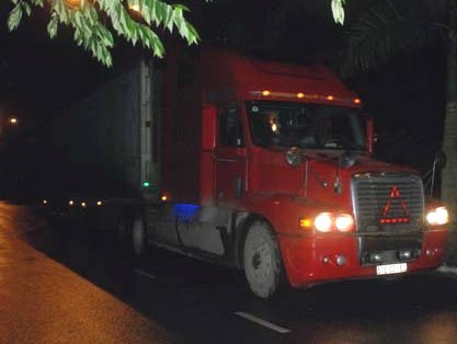Xe container đâm chết người rồi bỏ chạy - 1 Xe container đâm chết người rồi bỏ chạy - 1