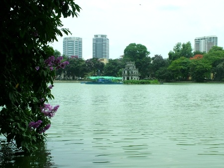 Thăm hồ Gươm trước ngày đón cụ Rùa trở về - 1