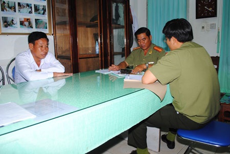 Khởi tố trưởng phòng dùng súng đe dọa công nhân - 1 Khởi tố trưởng phòng dùng súng đe dọa công nhân - 1