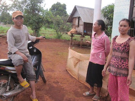 Rộn ràng mùa gùi lương thực đi đổi quần áo cũ của người Bahnar - 4 Rộn ràng mùa gùi lương thực đi đổi quần áo cũ của người Bahnar - 4