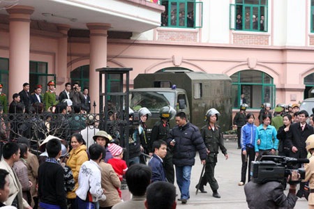 Sắp xử phúc thẩm “hiệu trưởng mua dâm” Sầm Đức Xương - 1 Sắp xử phúc thẩm “hiệu trưởng mua dâm” Sầm Đức Xương - 1