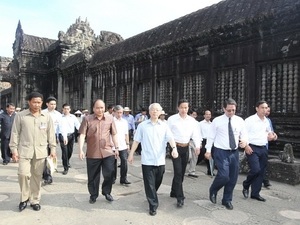 Tổng Bí thư kết thúc tốt đẹp chuyến thăm Campuchia - 1 Tổng Bí thư kết thúc tốt đẹp chuyến thăm Campuchia - 1