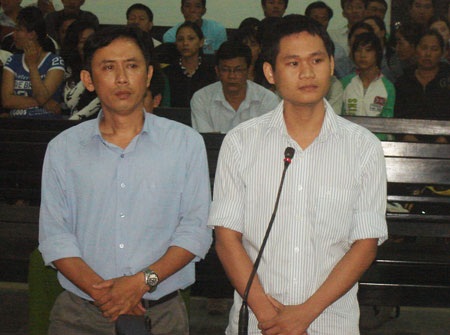 Hoãn xử vụ hai điều tra viên dùng nhục hình bức cung - 1 Hoãn xử vụ hai điều tra viên dùng nhục hình bức cung - 1