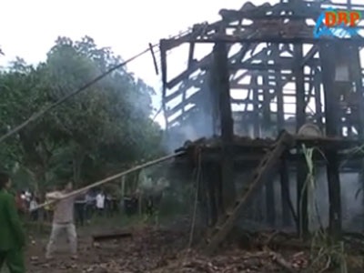 Tự tay đốt nhà - 1 Tự tay đốt nhà - 1