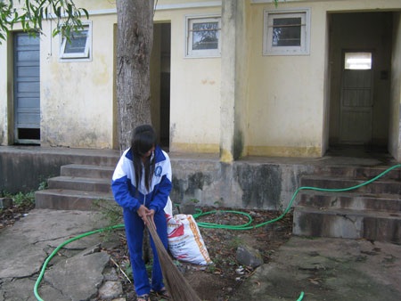 Hàng loạt học sinh ngất xỉu vì tin đồn... có ma  - 1 Hàng loạt học sinh ngất xỉu vì tin đồn... có ma  - 1